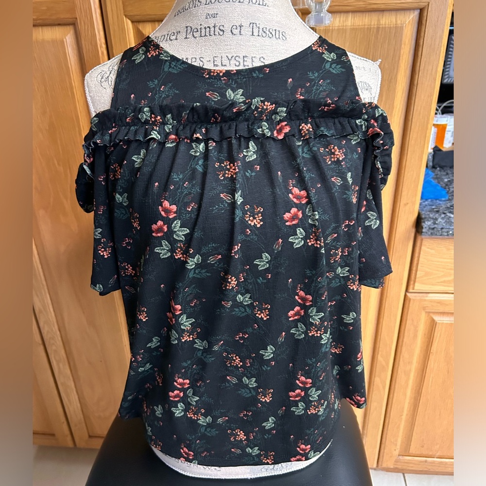 Lauren Conrad Floral Peek-a-boo shoulder blouse